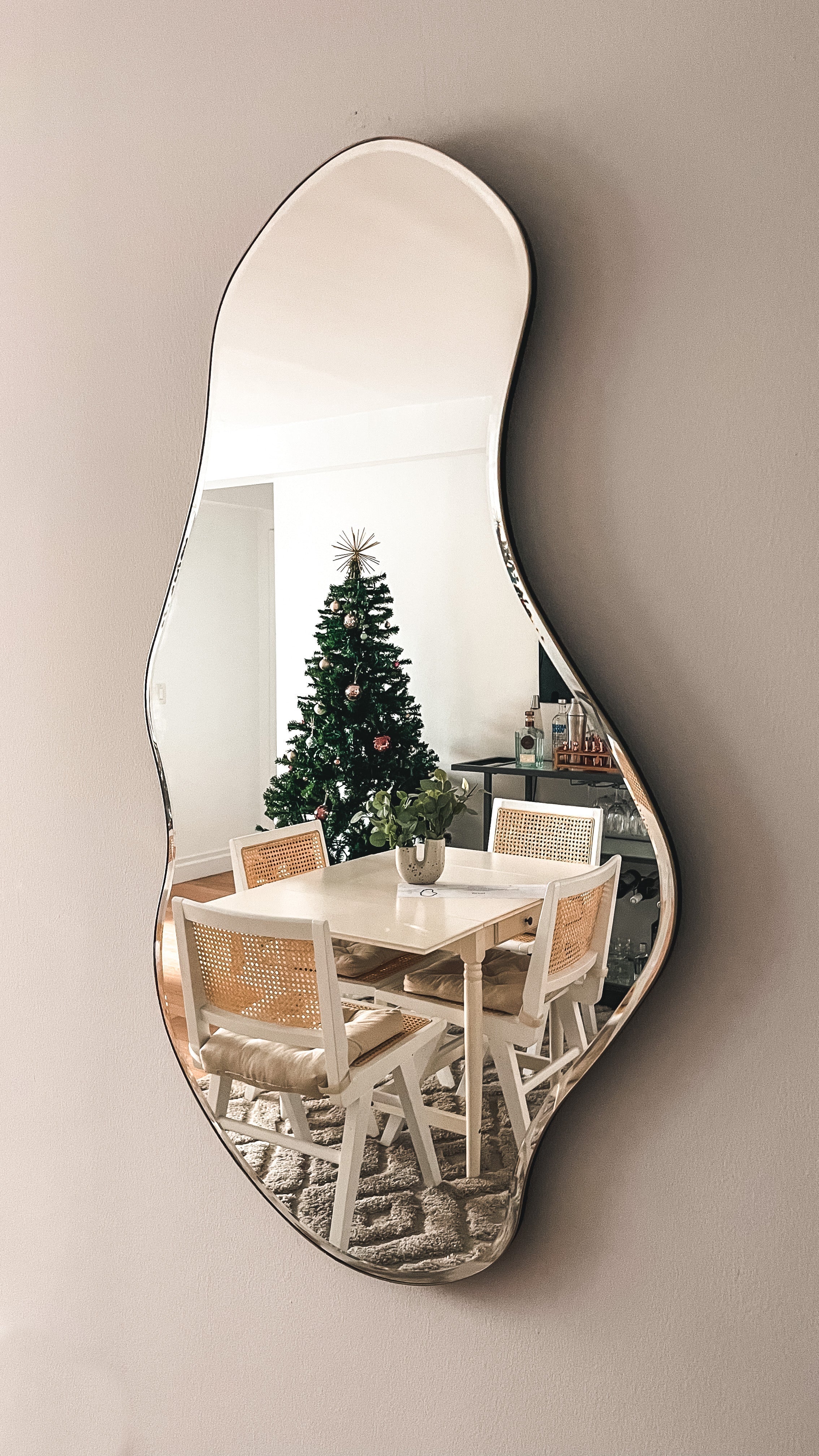 Espaços de Jantar Pequenos, Grande Estilo: As Melhores Cadeiras da OFCASA para Apartamentos