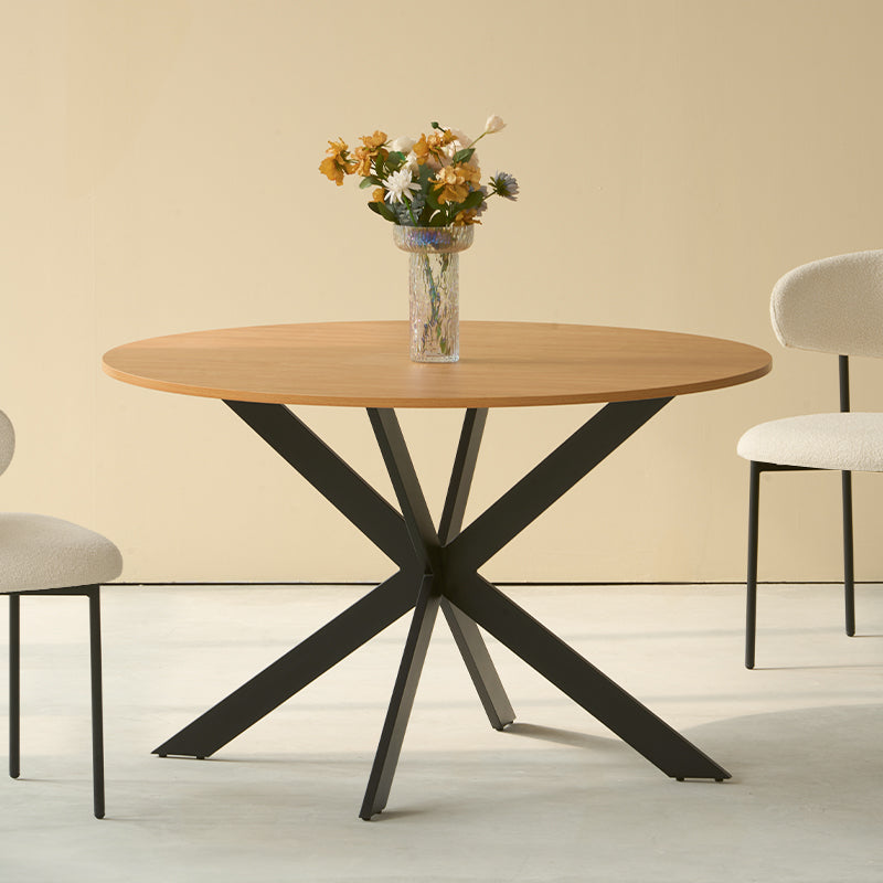 Mesa de jantar redonda Tilly da OFCASA com tampo em melamina efeito madeira e estrutura em X metálica, diâmetro 120 cm