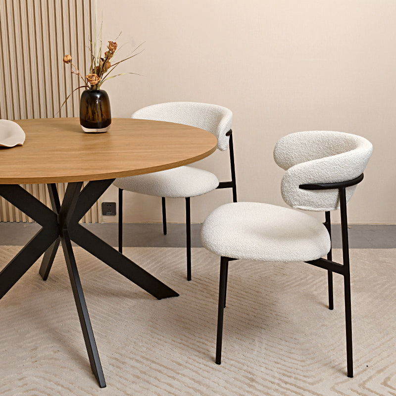 Mesa de jantar redonda Tilly da OFCASA com tampo em melamina efeito madeira e estrutura em X metálica, diâmetro 120 cm